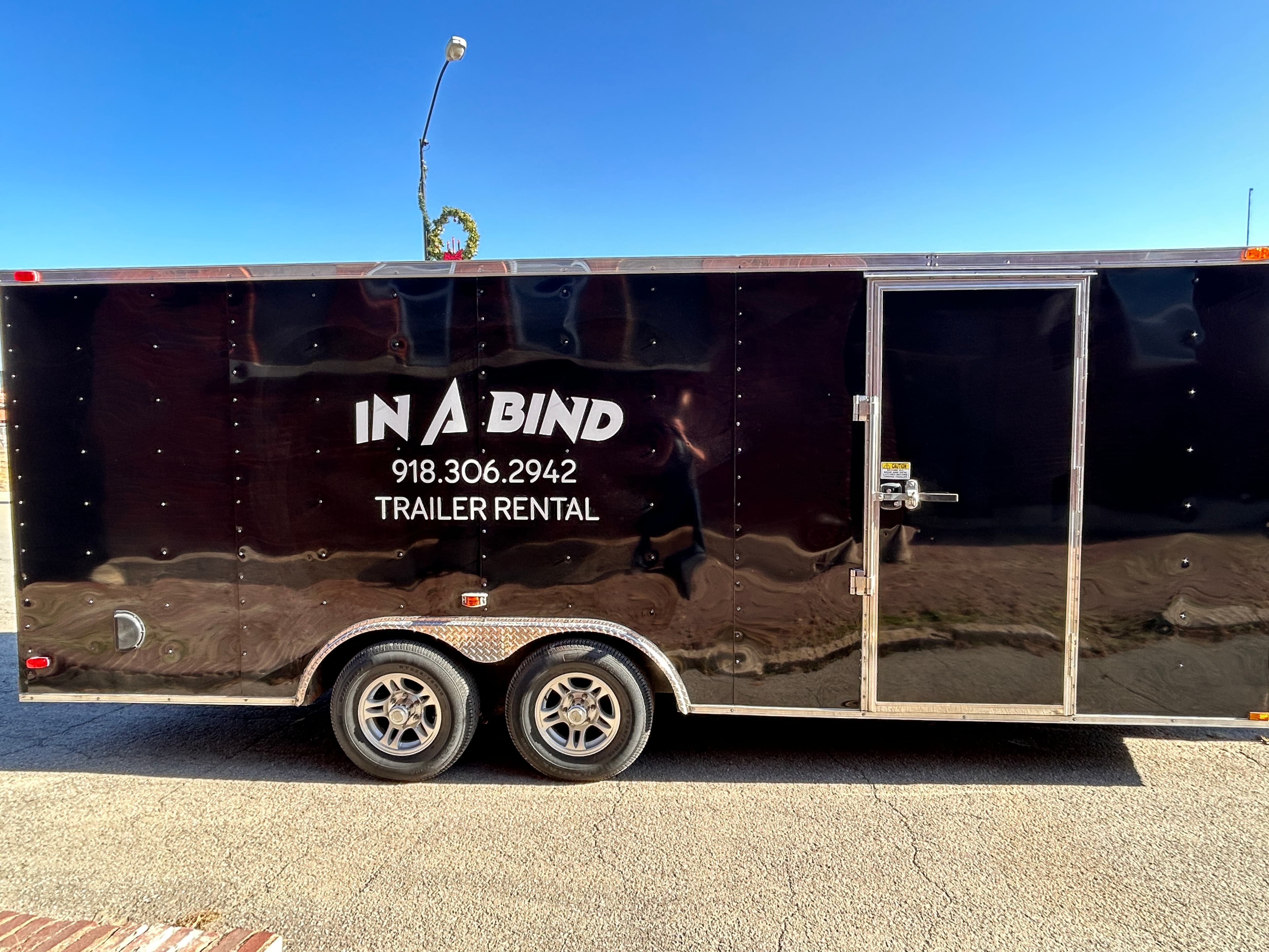 8.5x20 enclosed trailer side view - rental in Cushing OK