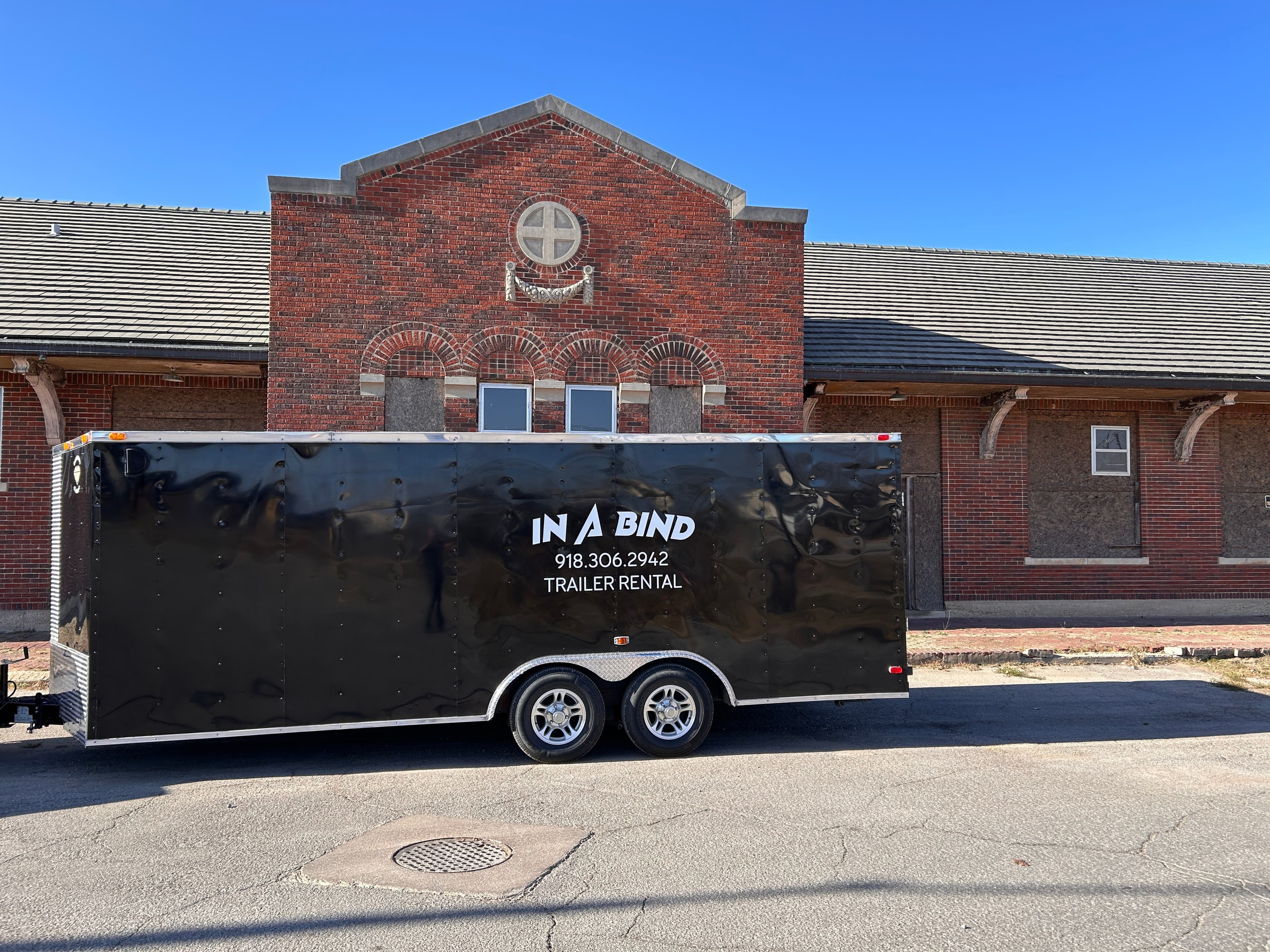 Enclosed cargo trailer exterior
